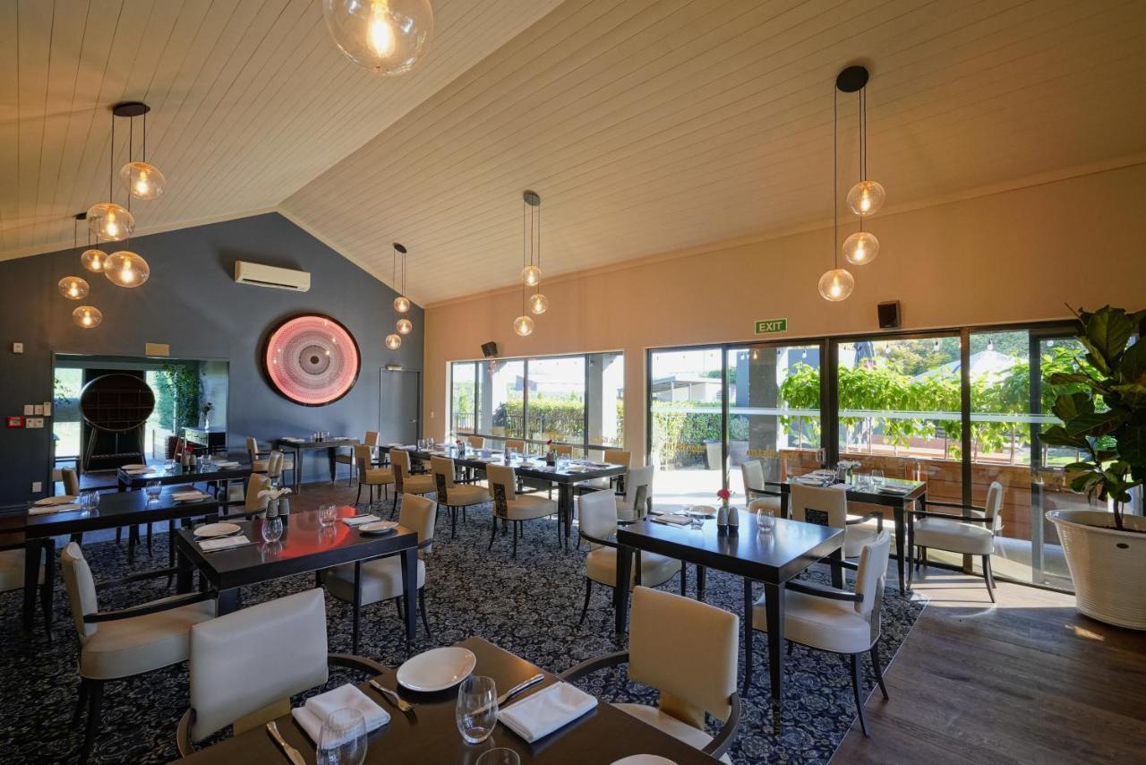 Parehua Resort Martinborough Esterno foto The restaurant at the 1908