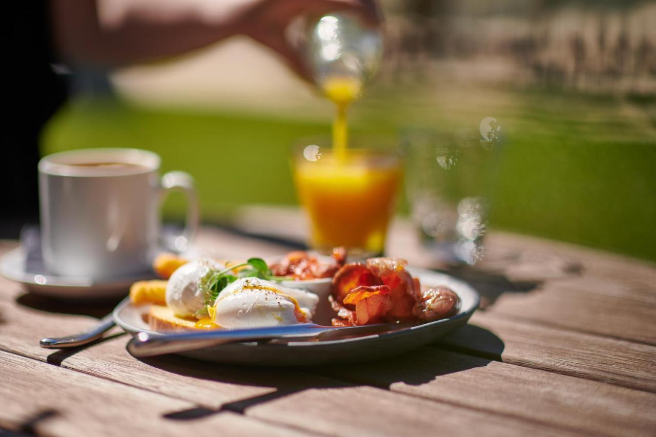Parehua Resort Martinborough Esterno foto A breakfast with orange juice
