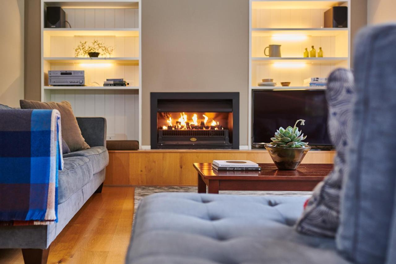 Parehua Resort Martinborough Esterno foto A fireplace in a home