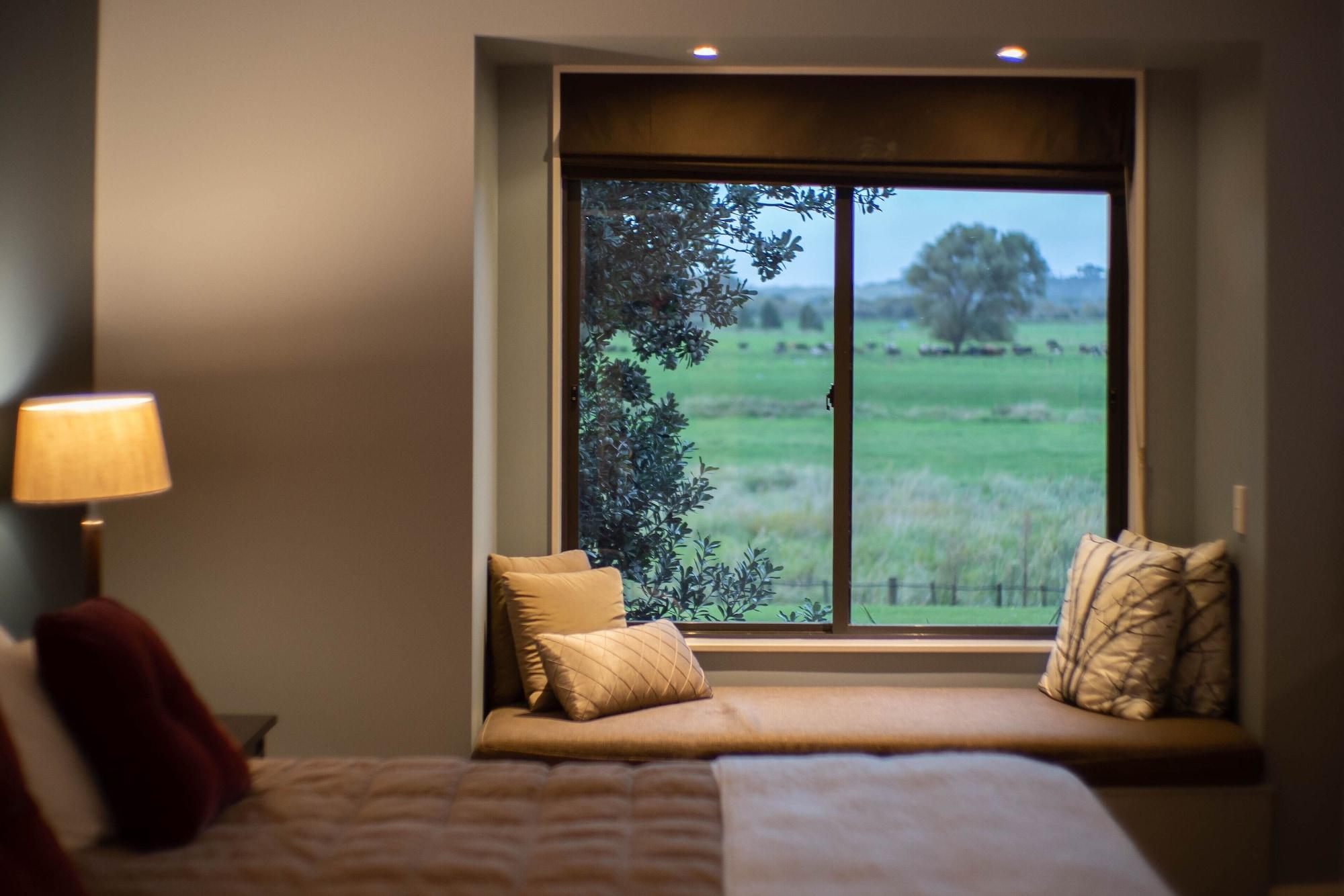 Parehua Resort Martinborough Esterno foto A window seat