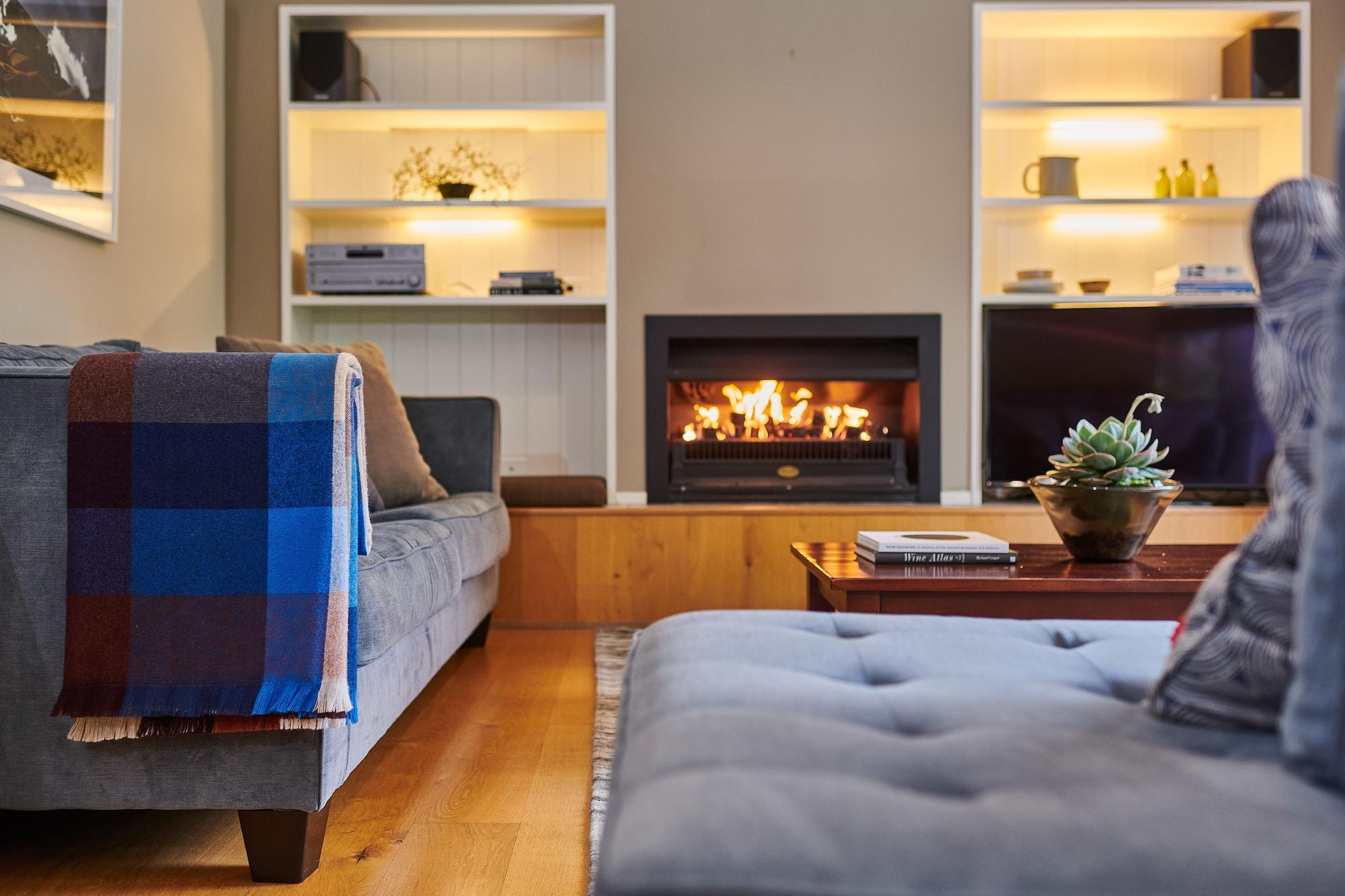Parehua Resort Martinborough Esterno foto A fireplace in a living room