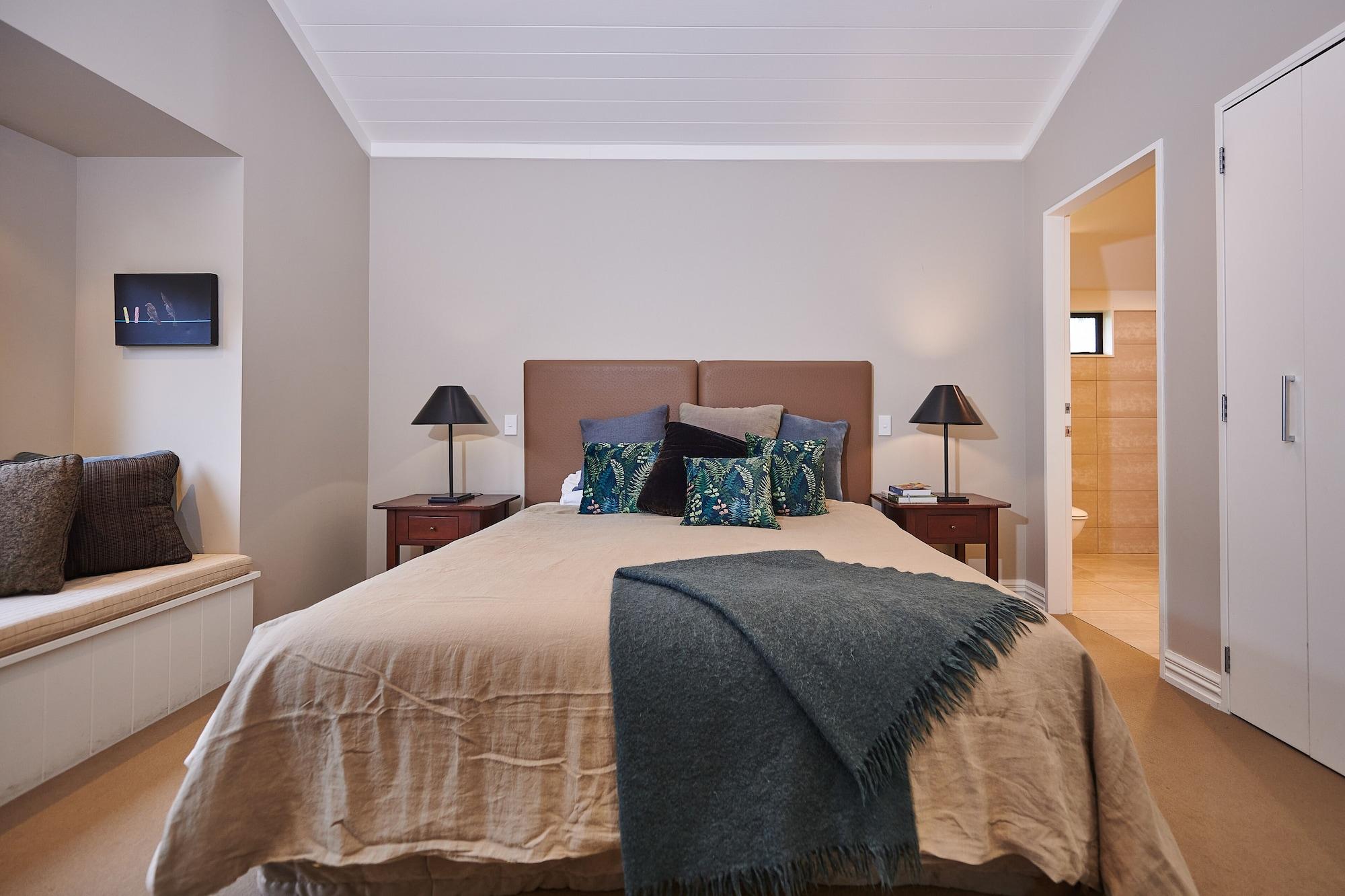 Parehua Resort Martinborough Esterno foto A bedroom