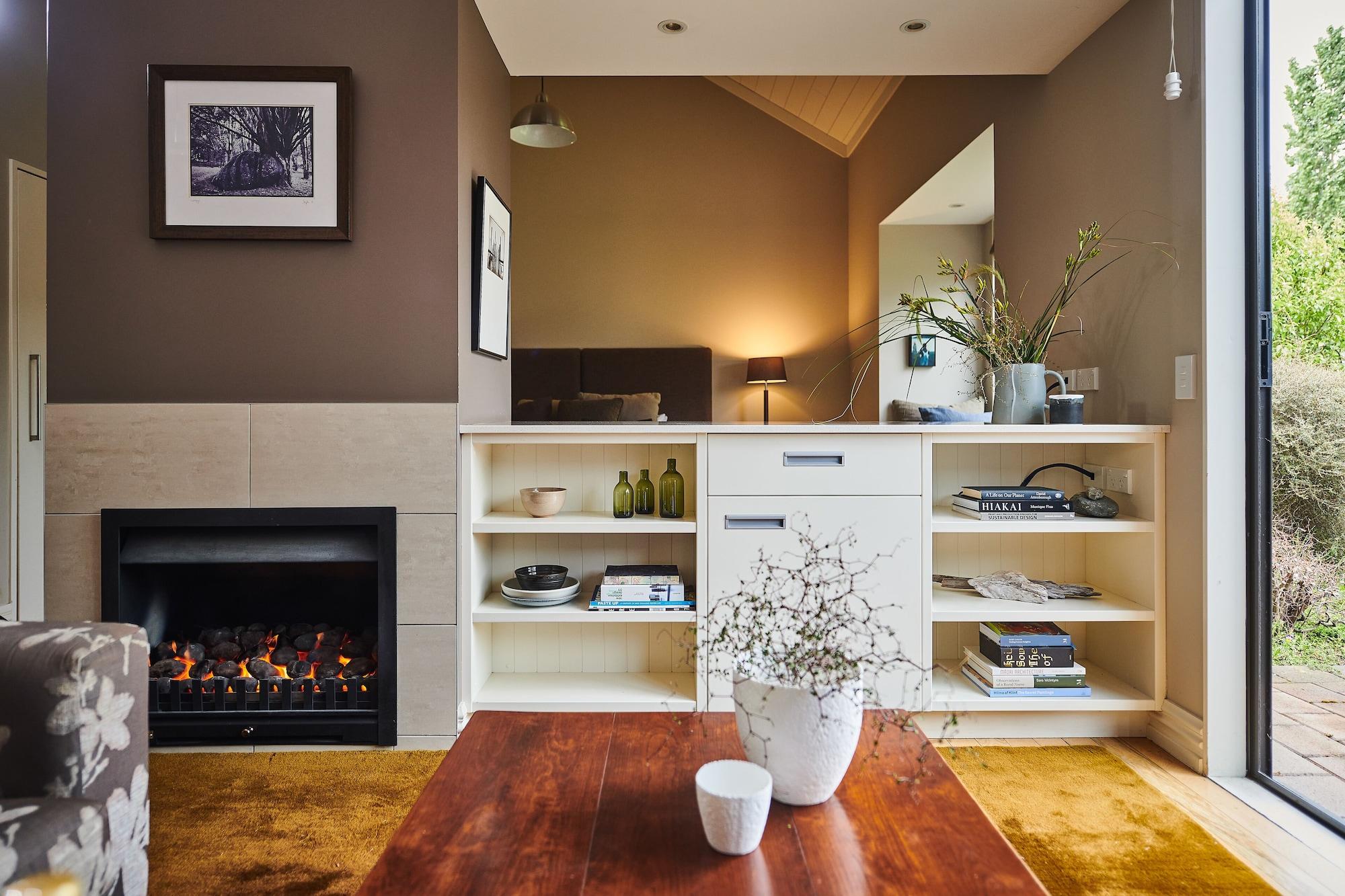 Parehua Resort Martinborough Esterno foto A fireplace in a home
