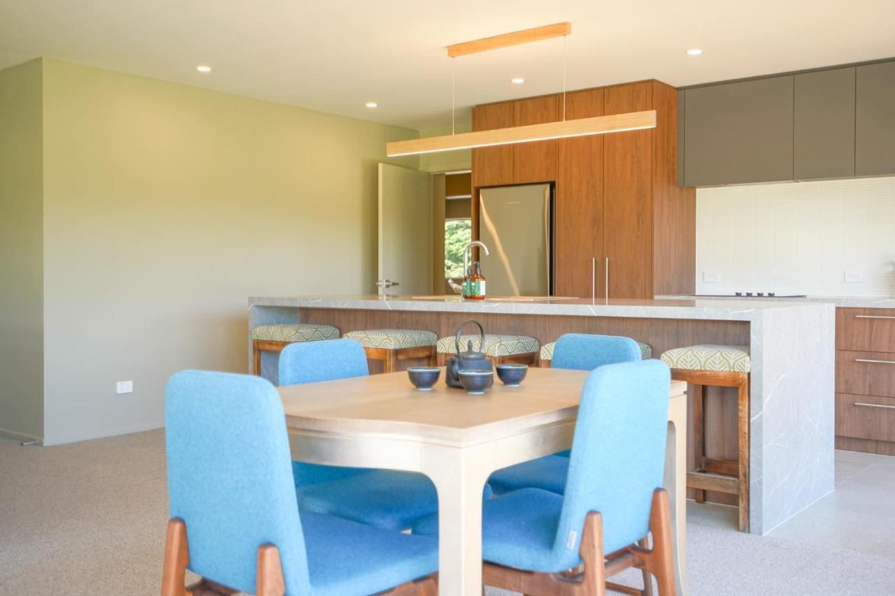 Parehua Resort Martinborough Esterno foto A kitchen with a large island