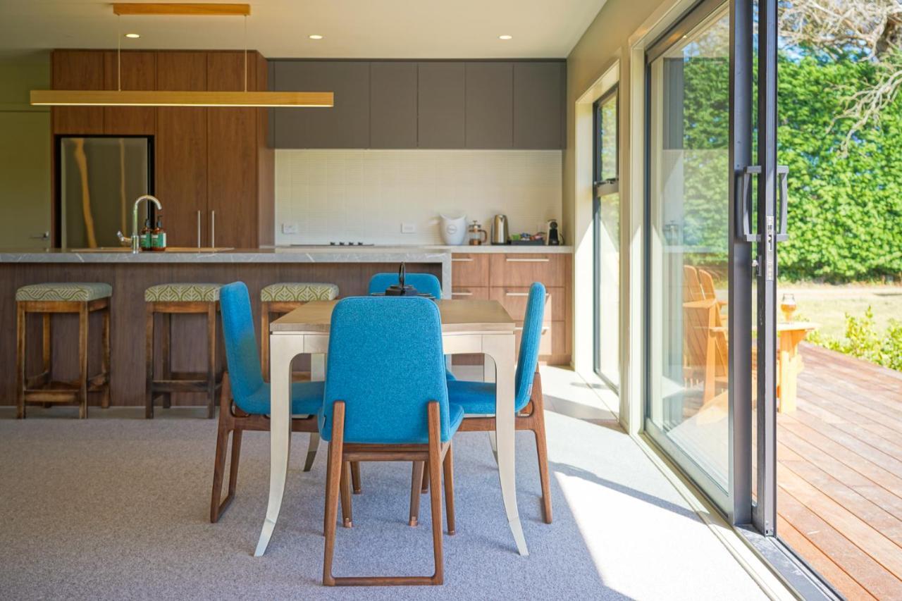 Parehua Resort Martinborough Esterno foto Kitchen and dining area
